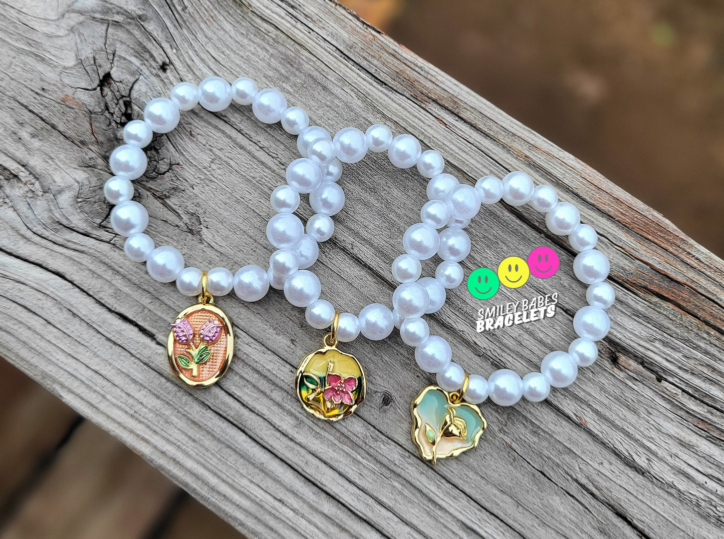 Vintage Floral Charm Single